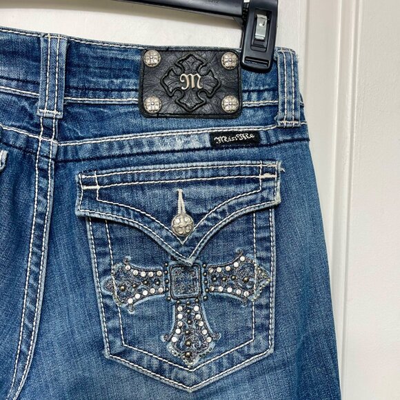 Miss Me Womens Cross Embellished Capri Jeans Medium Wash Stretch Denim Size 30 - Picture 4 of 12